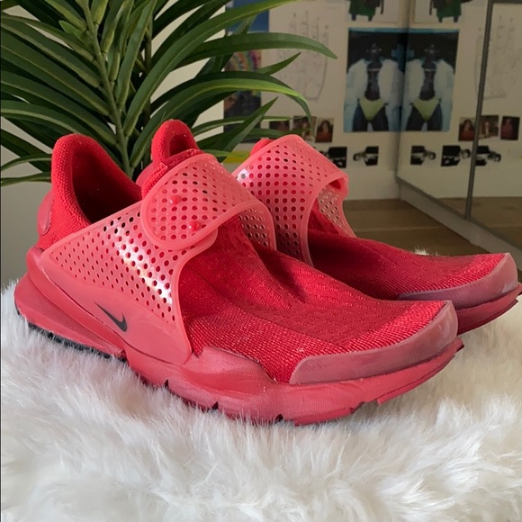 nike sock dart triple red